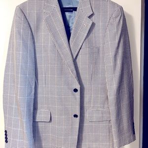 Mens Houndstooth Sports coat (44L) wool / silk by Roundtree and Yorke.